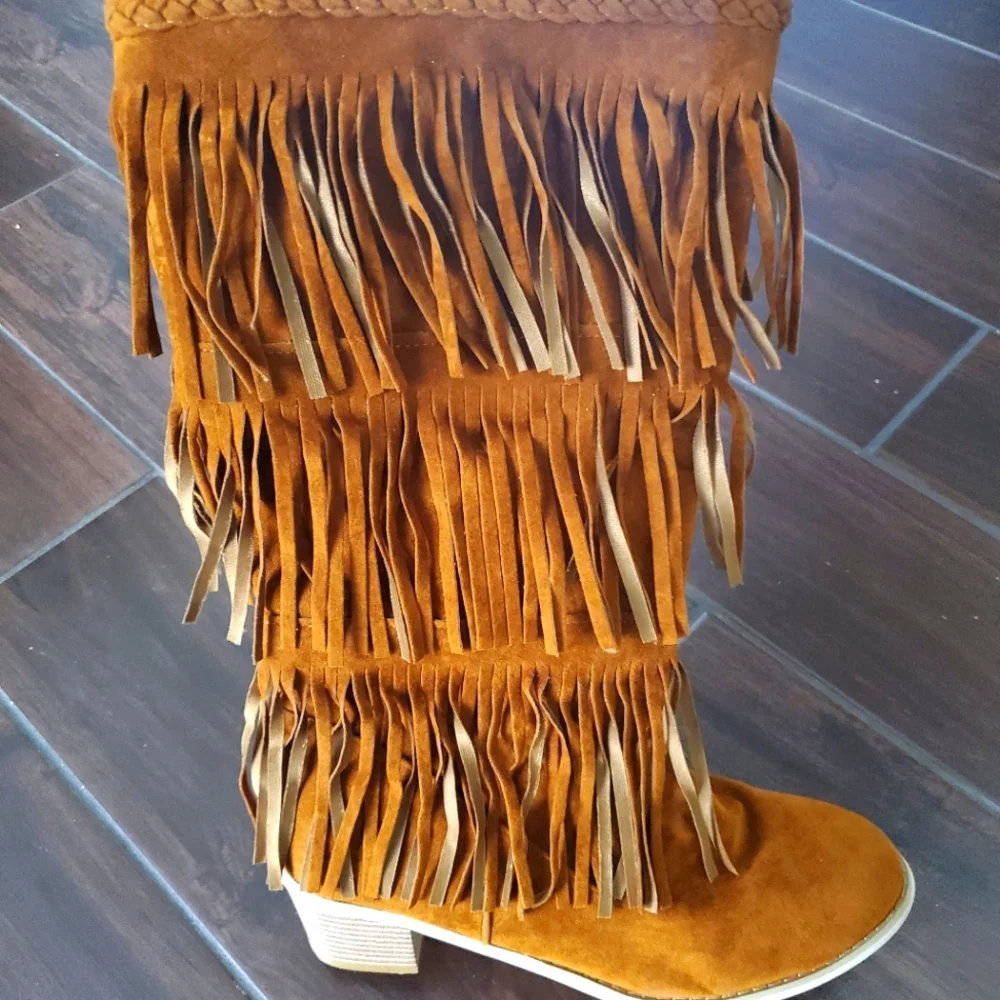 Sugar boots size 10 women's in tan color small heel 1 inch
